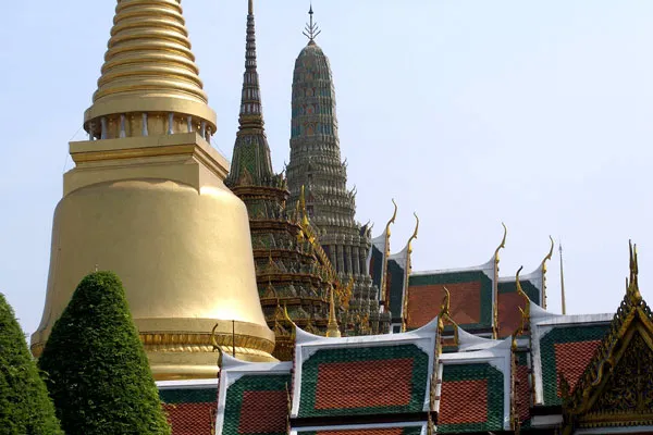 Tajlandia | Strzeliste wieże Wat Phra Kaeo w Bangkoku Tajlandia | Strzeliste wieże Wat Phra Kaeo w Bangkoku