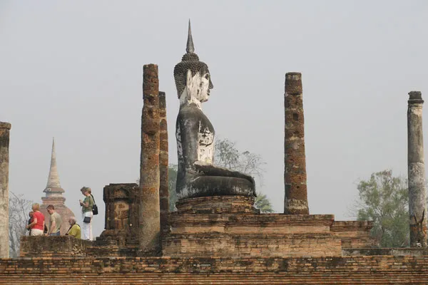 Tajlandia | Wat Mahathat - najważniejszy zespół świątynny Parku Historycznego