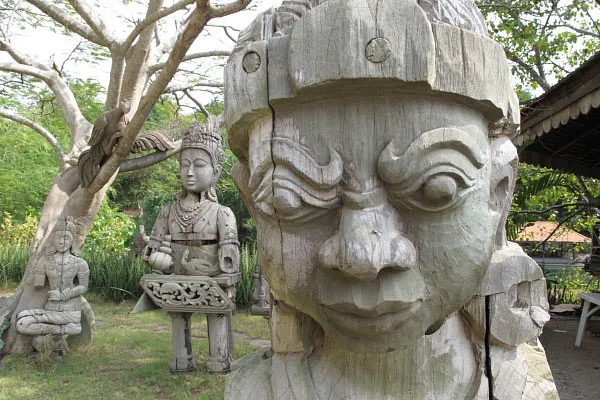 Tajlandia (Sanctuary of Truth, Pattaya) | Przed rozpoczęciem podróży zapoznaj się ze zwyczajami panującymi w danym kraju – przecież nie chcesz nikogo obrazić z powodu własnej niewiedzy Tajlandia (Sanctuary of Truth, Pattaya) | Przed rozpoczęciem podróży zapoznaj się ze zwyczajami panującymi w danym kraju – przecież nie chcesz nikogo obrazić z powodu własnej niewiedzy