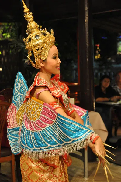 Tajlandia | Taniec Manora to przede wszystkim pełne wdzięku ruchy i zjawiskowe kostiumy