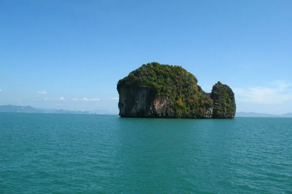 Tajlandia | Śpiący wieloryb? A może wielbłąd stąpający po dnie morza?