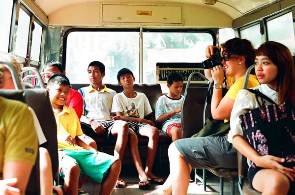 Tajlandia | Podróż lokalnymi środkami transportu to świetny sposób na bliższe poznanie mieszkańców Tajlandii