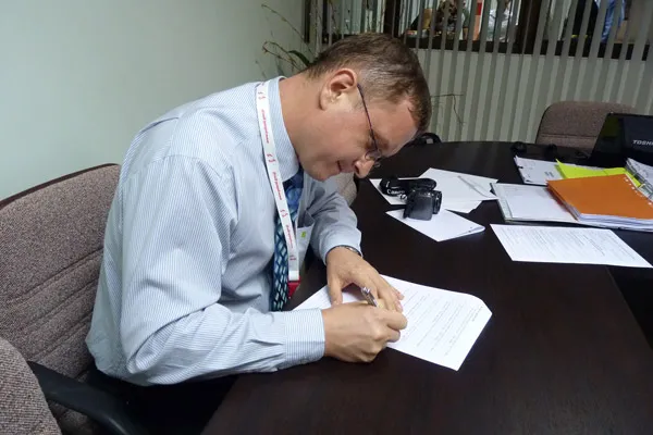 Tajlandia | Podpisanie protokołu głosowania przez przewodniczącego komisji